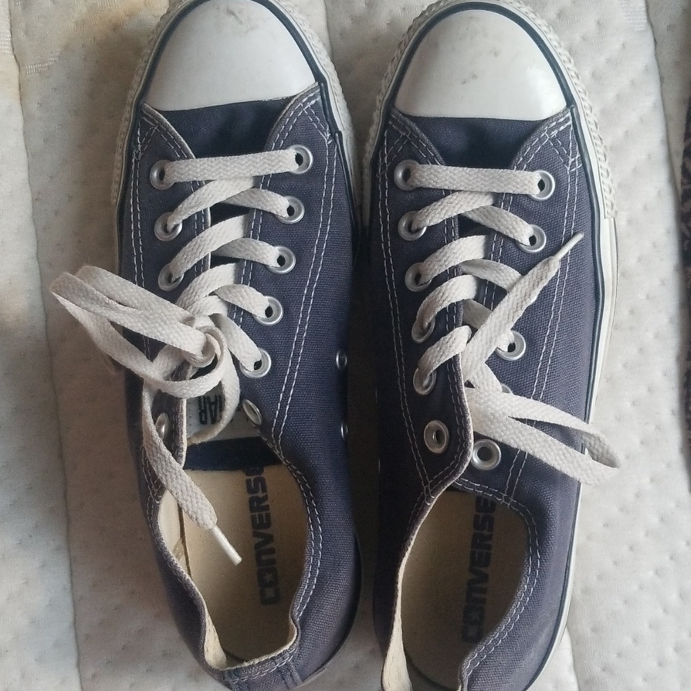 Navy blue converse